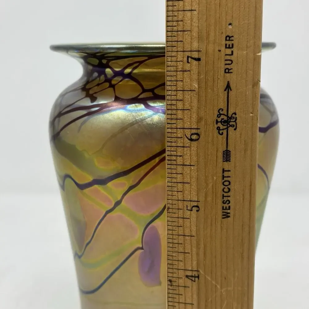 VTG Orient & Flume Lily Ivy Vine UIrridescent 7” Art Glass Vase 1977